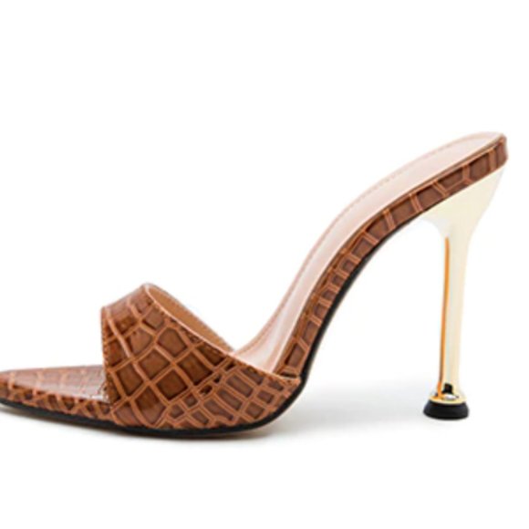 Brown Snake Skin Pumps✨ - Picture 3 of 4